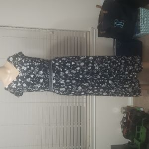 NWOT Loft 26 dark floral vneck cutout back self tie ruffle sleeve butter soft